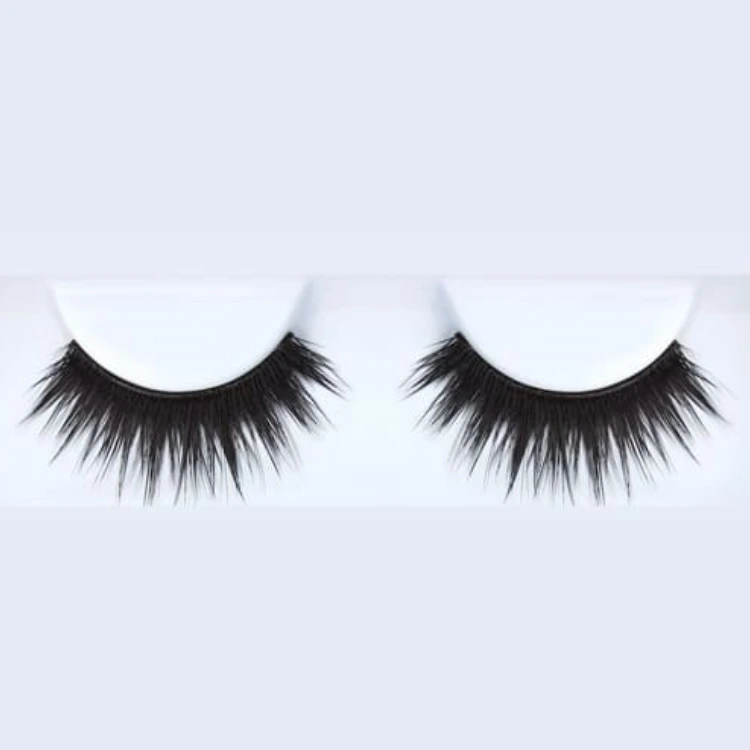 Huda Beauty Classic Lash Carmen 9