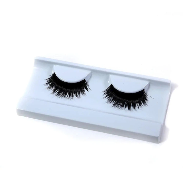 Huda Beauty Classic Lash Carmen 9